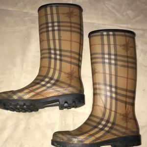 *make an offer donating friday* burberry rainboots